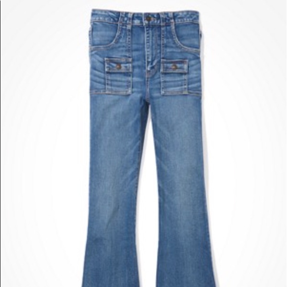 American Eagle Womens Super High Rise Flare Jeans. Size 4 long. Mint condition.